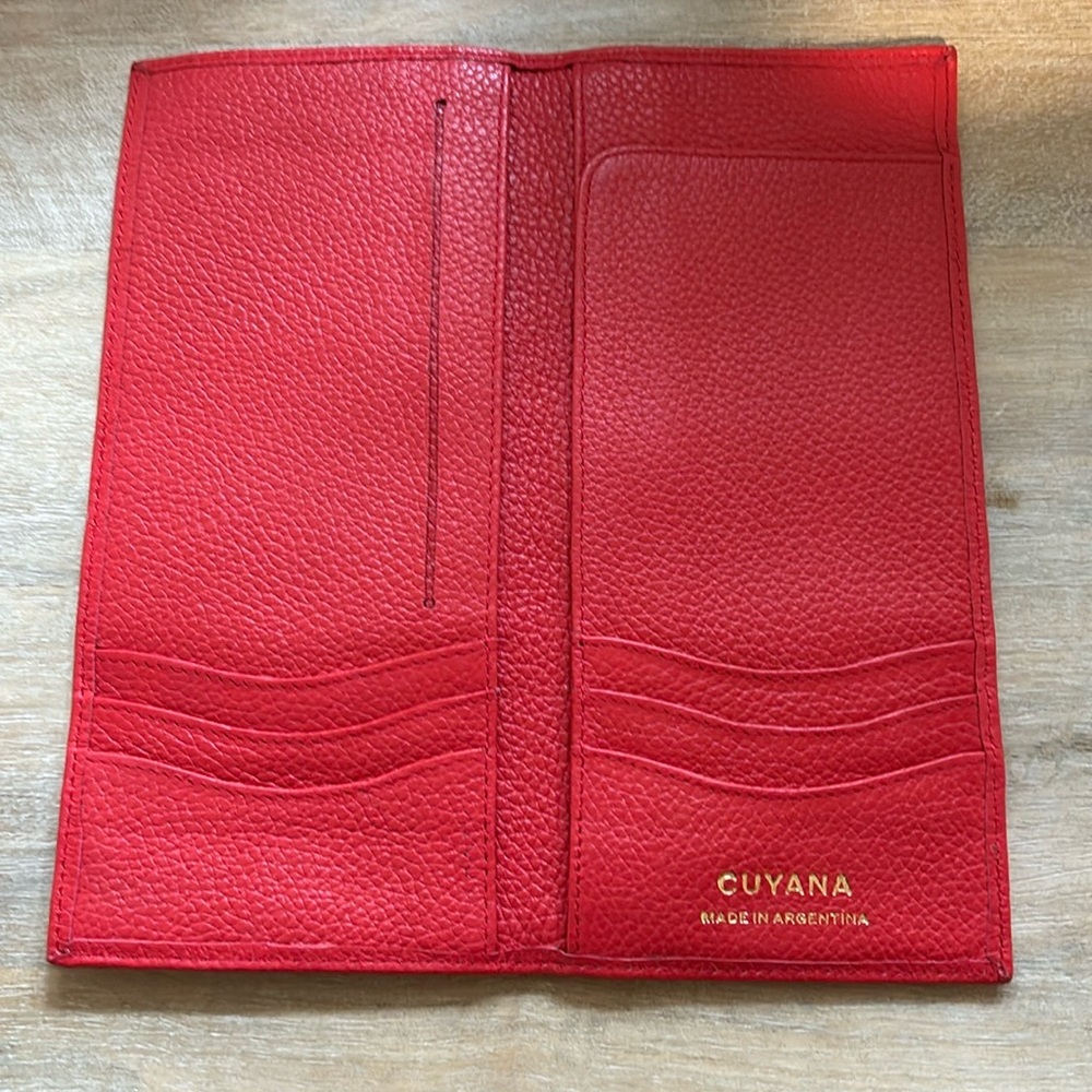 Cuyana Classic Leather Passport Holder